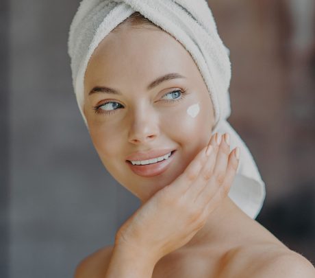C04-679A-100-679-H8A-Protective-AntiAge-SPF50-WOMAN-01